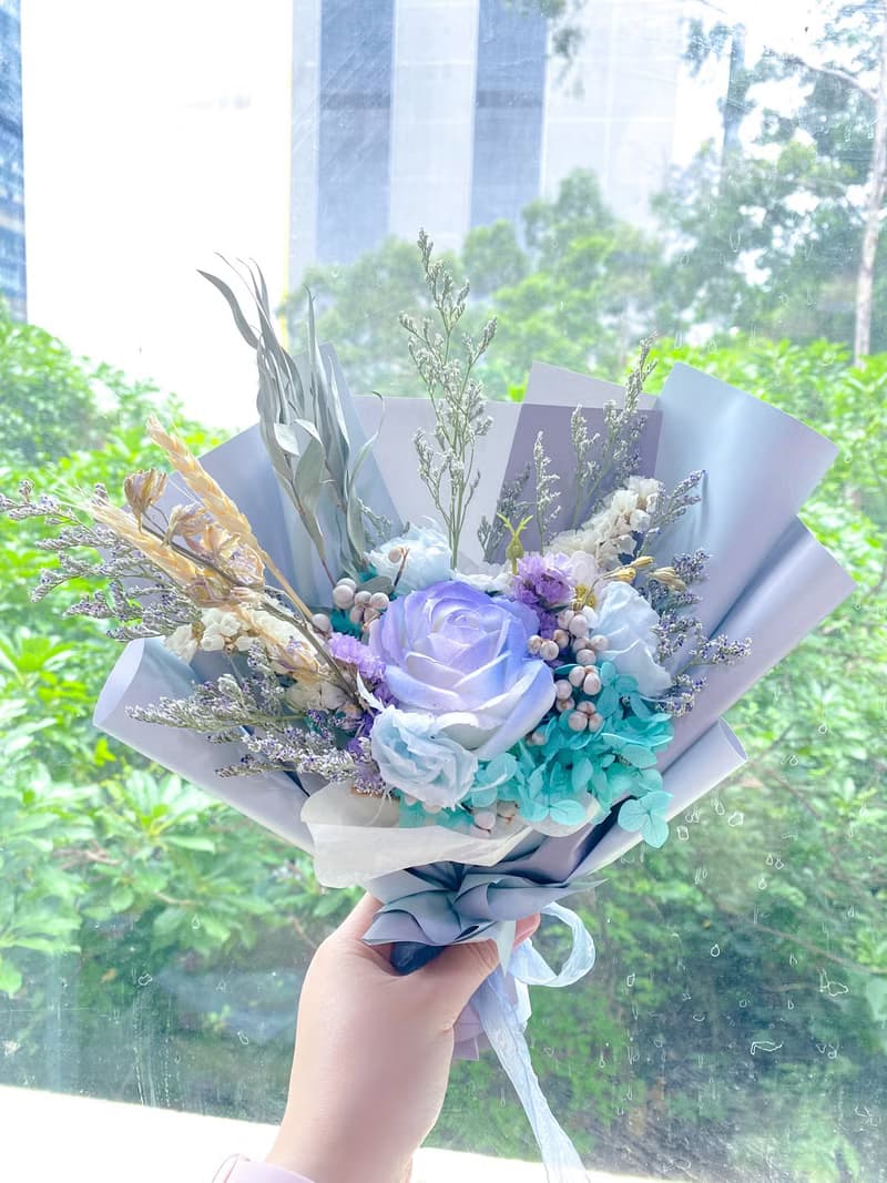 灰藍玫瑰花束 (s size)