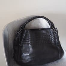 BOTTEGA VENETA ボッテガヴェネタ イントレチャート ショルダーバッグ ブラック レザー ヴィンテージ