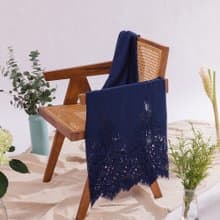 【禮盒禮物】Hestia鏤空羊毛蕾絲披肩圍巾-深海藍