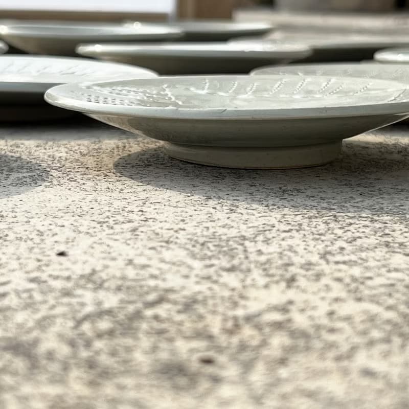 圓碟 | 點心盤 | 日常食器 | 特色貝殼刻痕 | 青瓷三角圖形