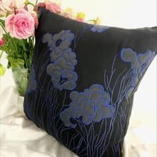 抱枕-黑色高雅刺繡花朵