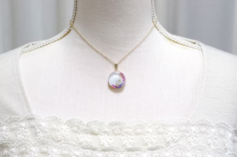 レジンアート　ラウンドペンダント・ブーケ・ホワイト