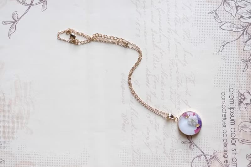 レジンアート　ラウンドペンダント・ブーケ・ホワイト