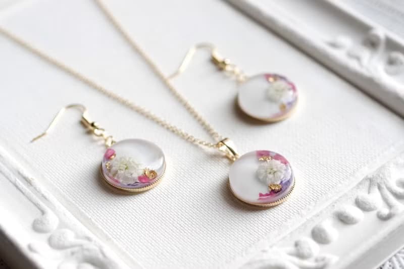 レジンアート　ラウンドペンダント・ブーケ・ホワイト