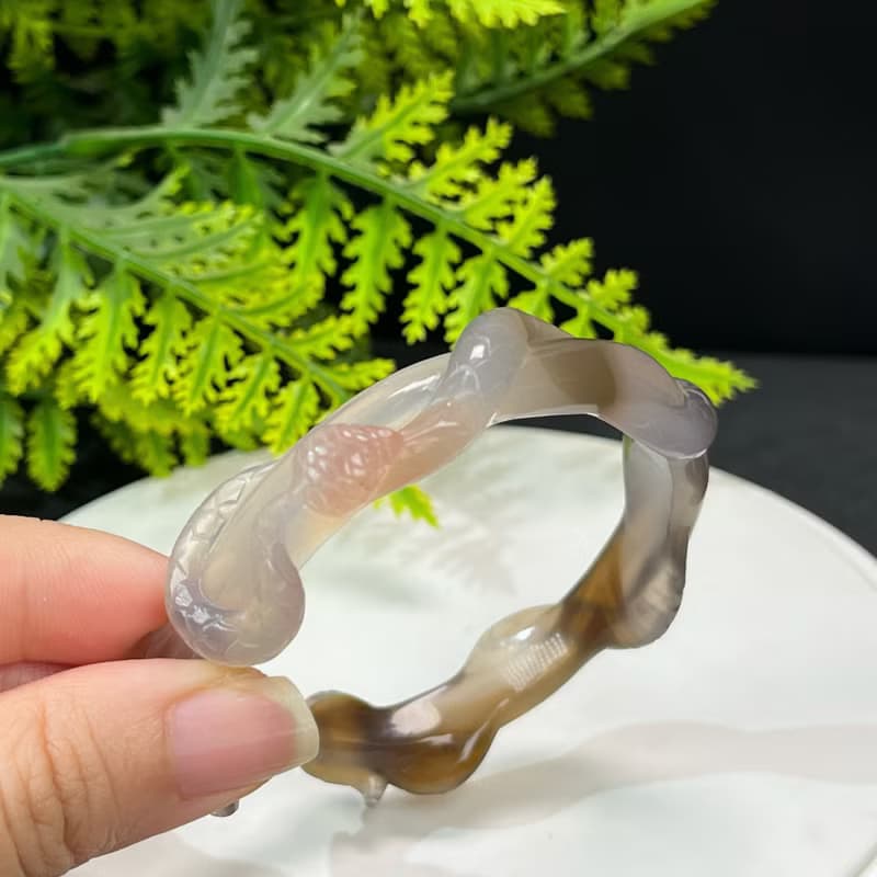 優質 漸變灰瑪瑙手鐲 58MM 高冰凈體起剛 手雕生肖蛇 招財護身符