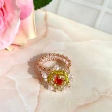 スワロフスキーとカットガラスのビーズリング　ピンク　グリーン　ガーデン