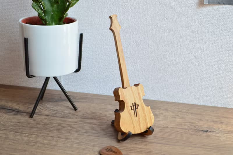 Box for guitar picks, personalized guitar pick holder, wooden engraved casket