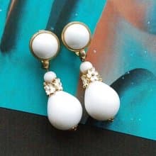 Vintage Jewelry 西洋古董飾品 TRIFARI 知性小花白珠 夾式耳環