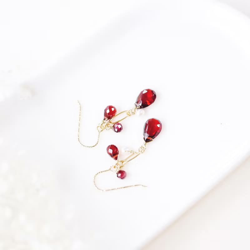 精品切割 酒紅石榴石耳環