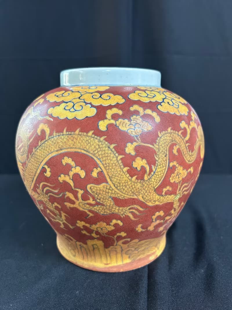 明 嘉靖 紅地黃彩雲龍紋蓋罐