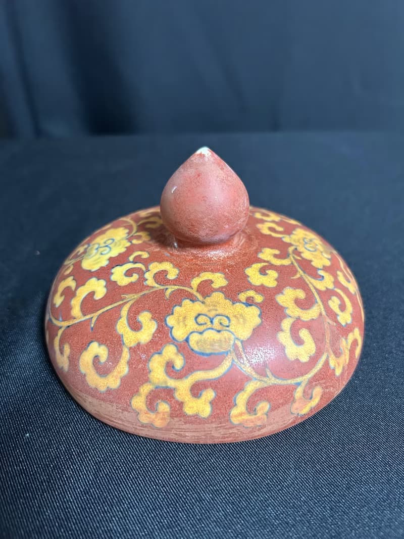 明 嘉靖 紅地黃彩雲龍紋蓋罐