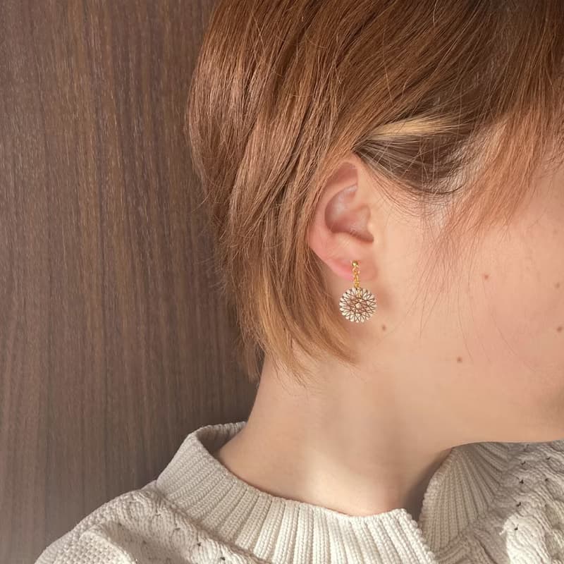 カフェオレカラーイヤリング / ピアス / 淡い色 / 茶色 / ブラウン / 絹糸 / 送料無料