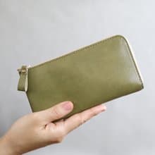 小さい薄型長財布  お札がピッタリはいる  小さく機能的で使いやすい 　超軽量で水や傷に強い丈夫な上質人工皮革製