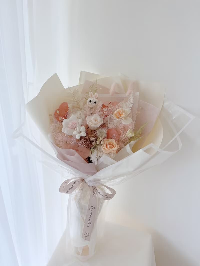 可愛白兔永生玫瑰花束 / 七夕花束 情人節禮物 求婚花束 生日禮物