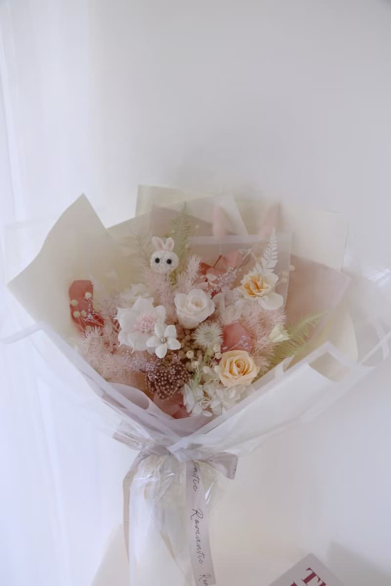 可愛白兔永生玫瑰花束 / 七夕花束 情人節禮物 求婚花束 生日禮物