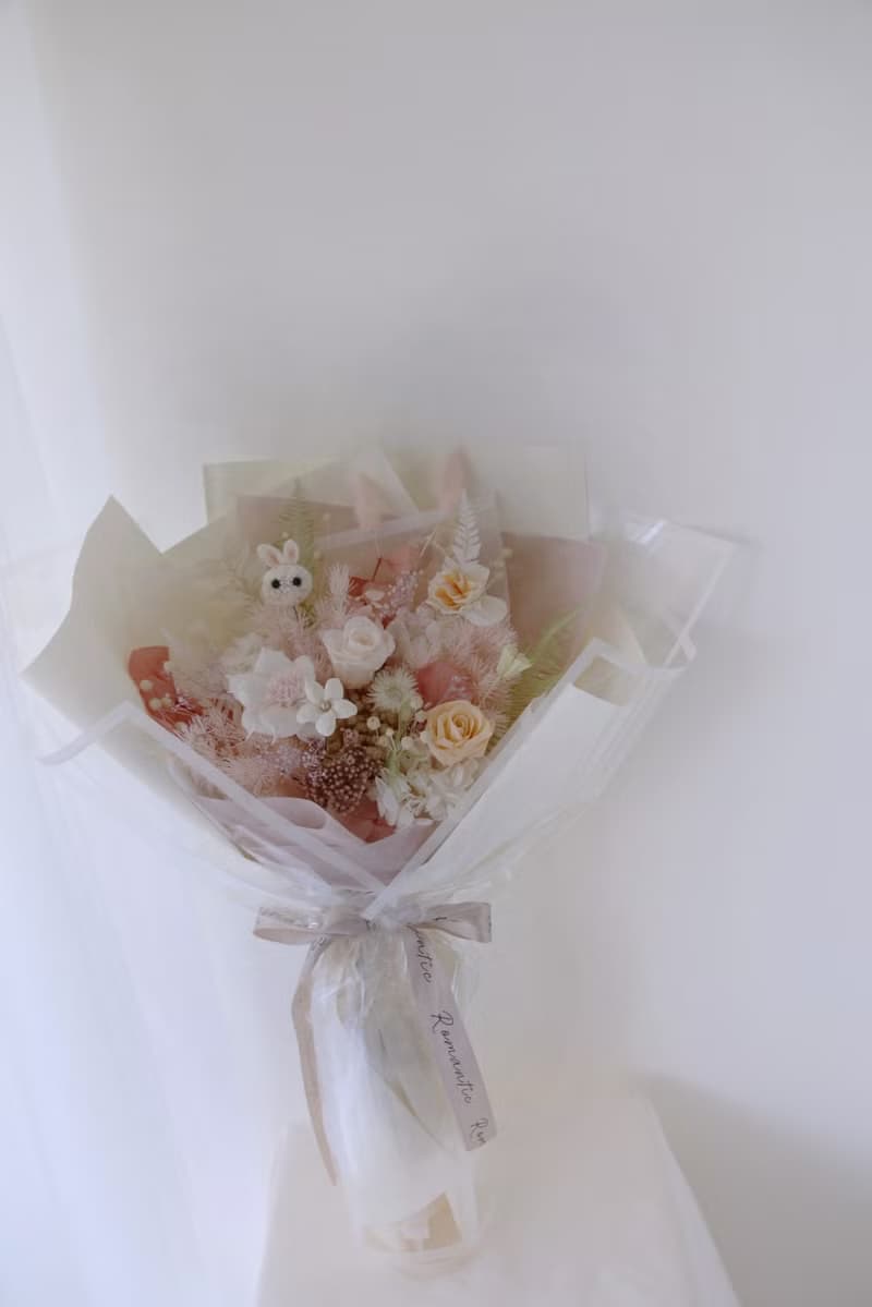 可愛白兔永生玫瑰花束 / 七夕花束 情人節禮物 求婚花束 生日禮物