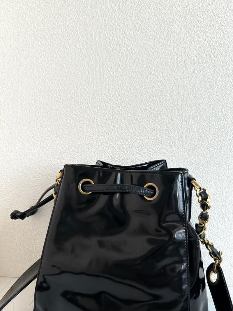 中古二手Chanel黑色漆皮皮革水桶親子小包單肩側揹斜背孭手袋