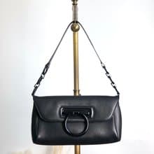 【 日本直送　名牌中古包 】Salvatore Ferragamo ショルダーバッグ ブラック ガンチーニ ホーボーバッグ vintage 5vrh26