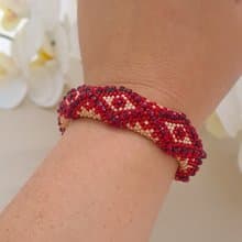 Crystal Bracelet for Glamorous Women Luxury Beige Beaded Bracelet