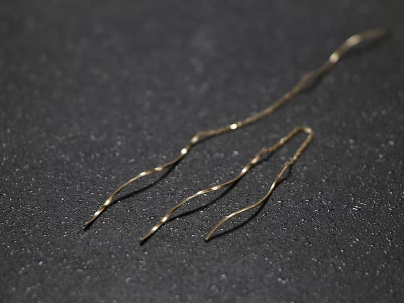 K10 yellow gold- solid gold nuance wave pierced earrings