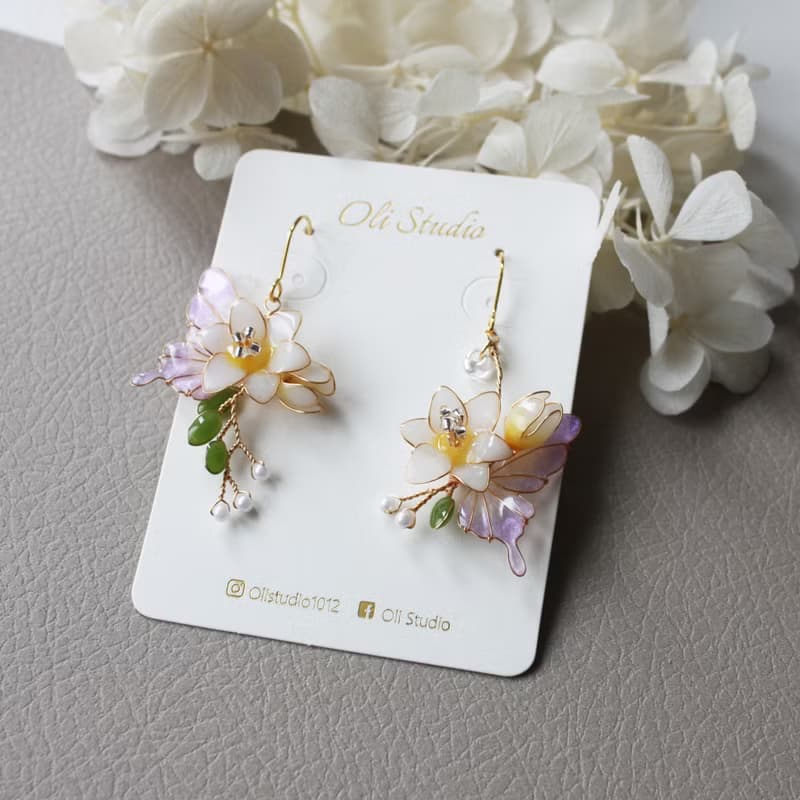 【小蒼蘭蝴蝶耳環】小蒼蘭蝴蝶耳環 不對稱設計 耳環/耳夾