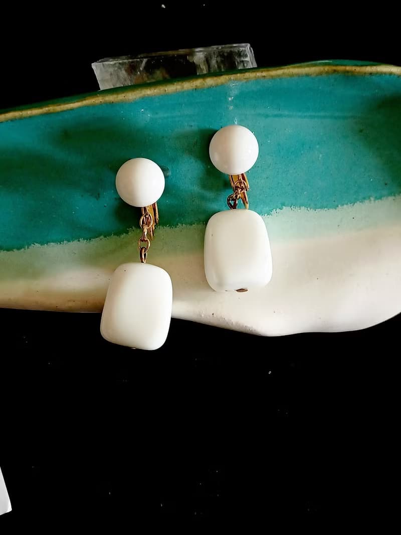 vintage jewelry  Trifari 純白賽珞珞吊墜 夾式耳環