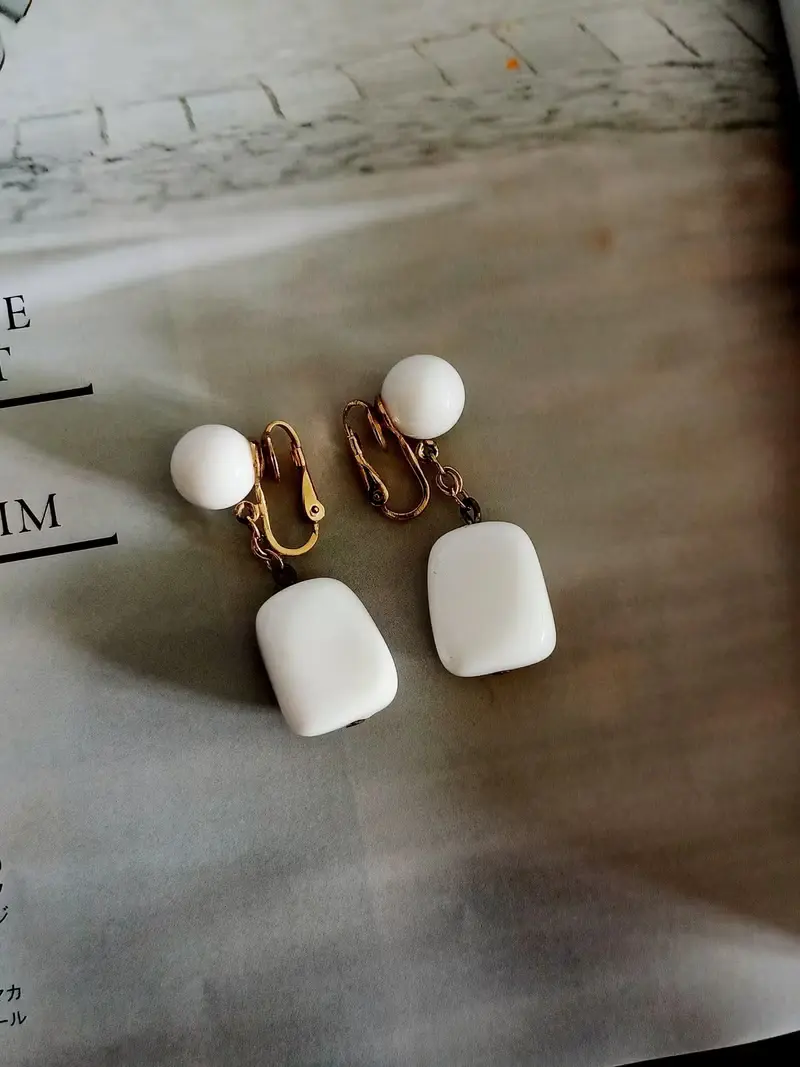 vintage jewelry  Trifari 純白賽珞珞吊墜 夾式耳環