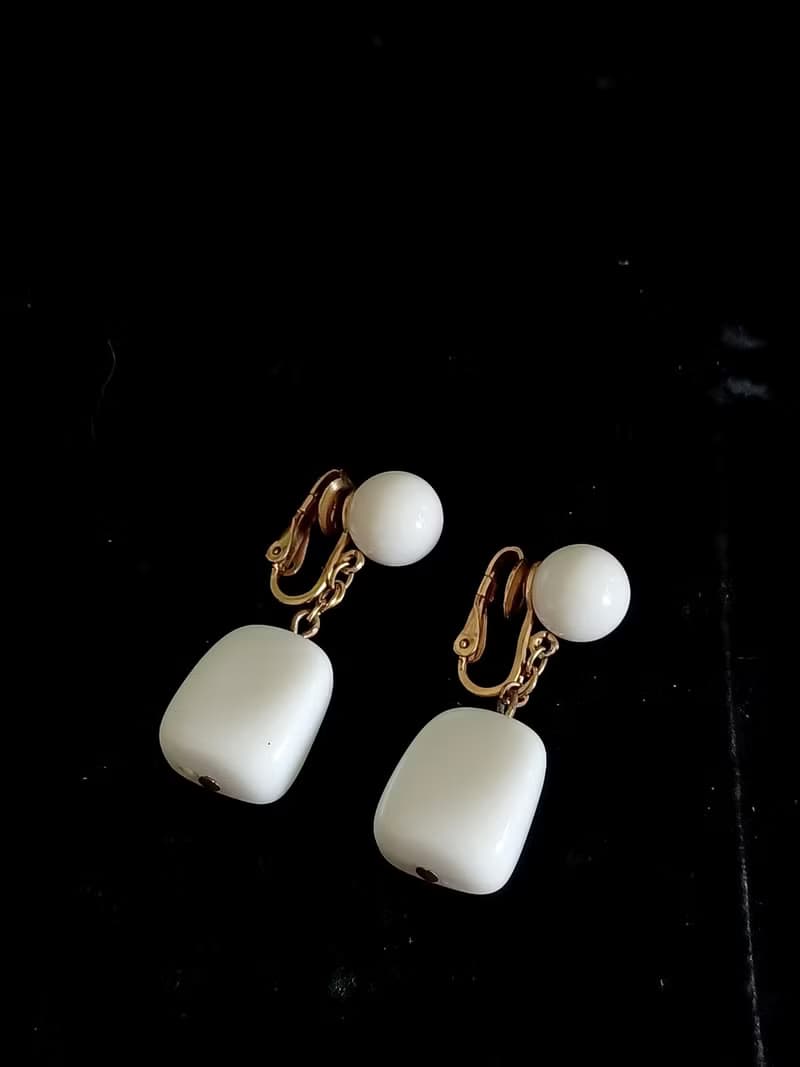 vintage jewelry  Trifari 純白賽珞珞吊墜 夾式耳環