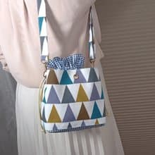 【暑假出遊】彩虹色系幾何圖案棉麻肩背包/側背包/斜背包/水桶包