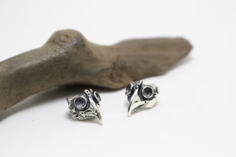 瘟疫面具耳夾 - 銀色