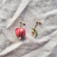 台灣欒樹不對稱耳環_珍珠皮革手染塑型