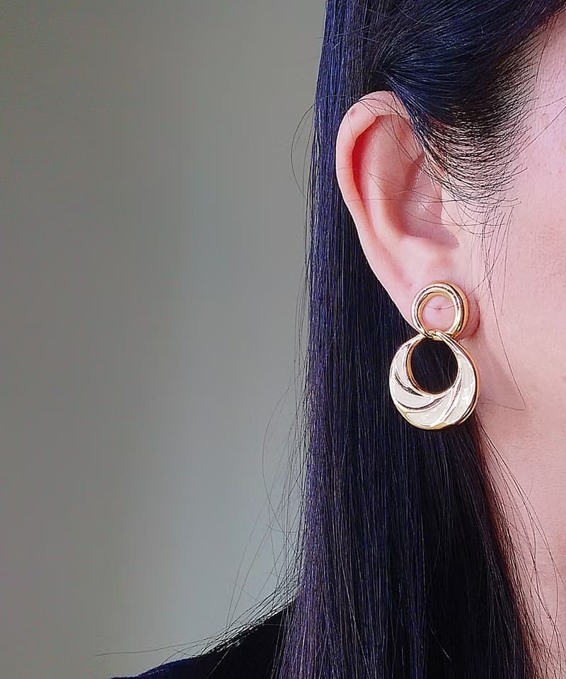 vintage jewelry  NAPIER 金色琺瑯吊環 夾式耳環