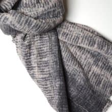 【聖誕禮物】喀什米爾水煮羊毛手工釘珠圍巾披肩大方巾淺灰藍紋