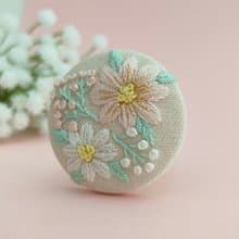 ふんわりパステルカラーのお花刺繍ブローチ