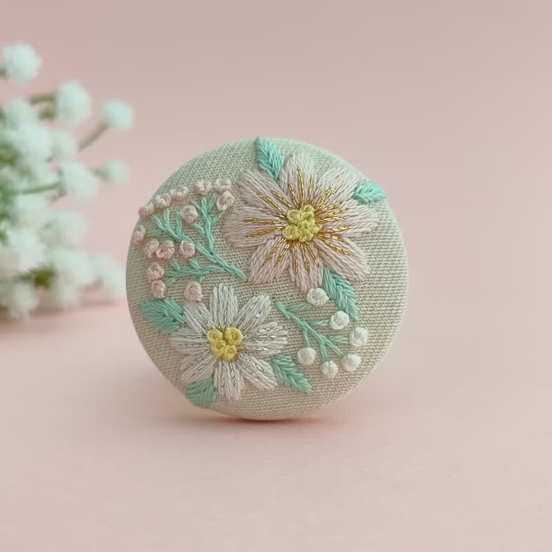 ふんわりパステルカラーのお花刺繍ブローチ