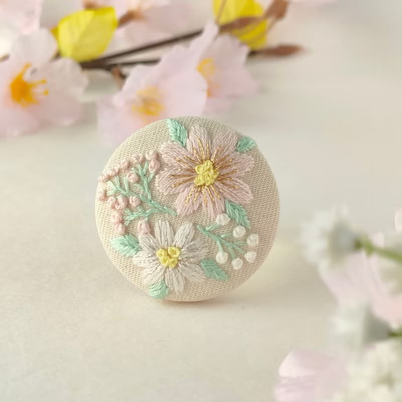 ふんわりパステルカラーのお花刺繍ブローチ
