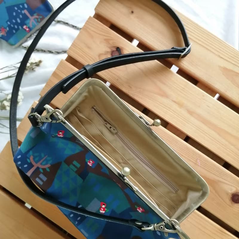 童話小屋 口金包/仕女包/斜背包 - 深藍 小紅帽