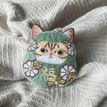 橘貓 刺繡 隨身鏡/燙貼/別針 | 達摩 招財貓 電繡 布貼