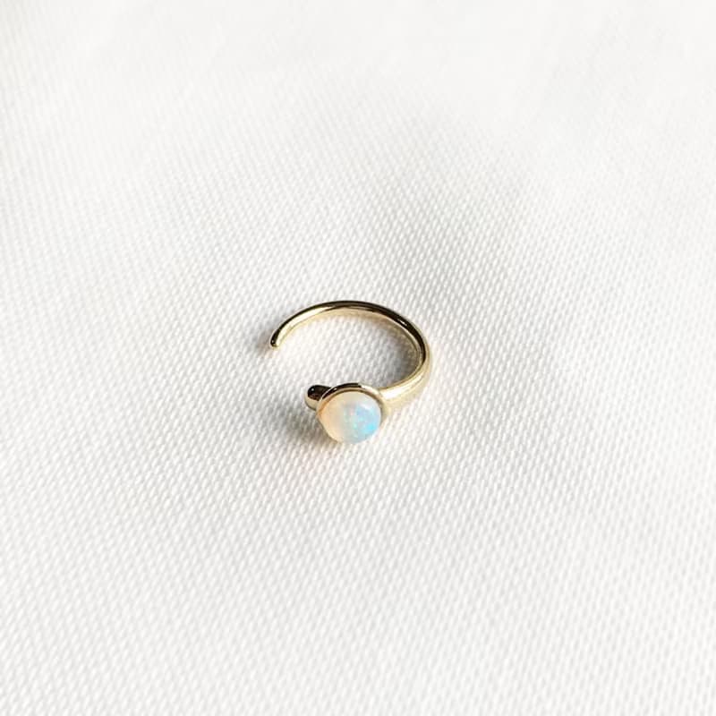 人気片耳　Opal Ear Cuff Earrings