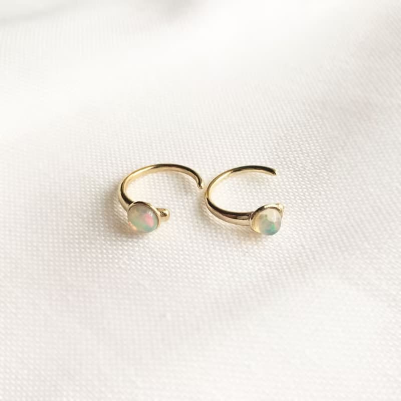 人気片耳　Opal Ear Cuff Earrings