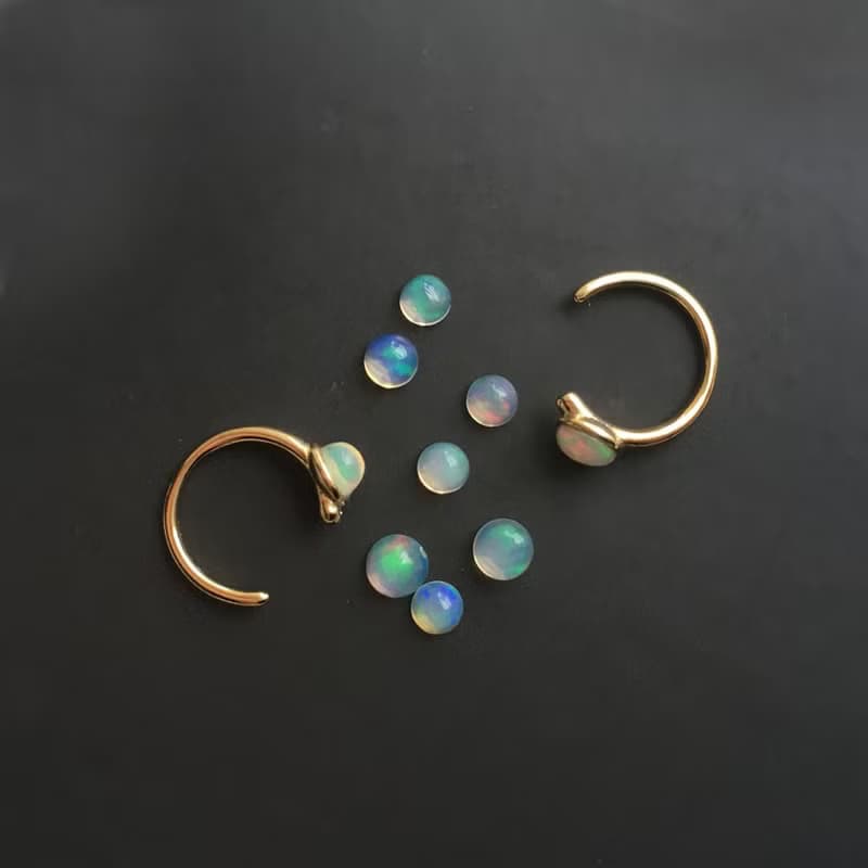 人気片耳　Opal Ear Cuff Earrings
