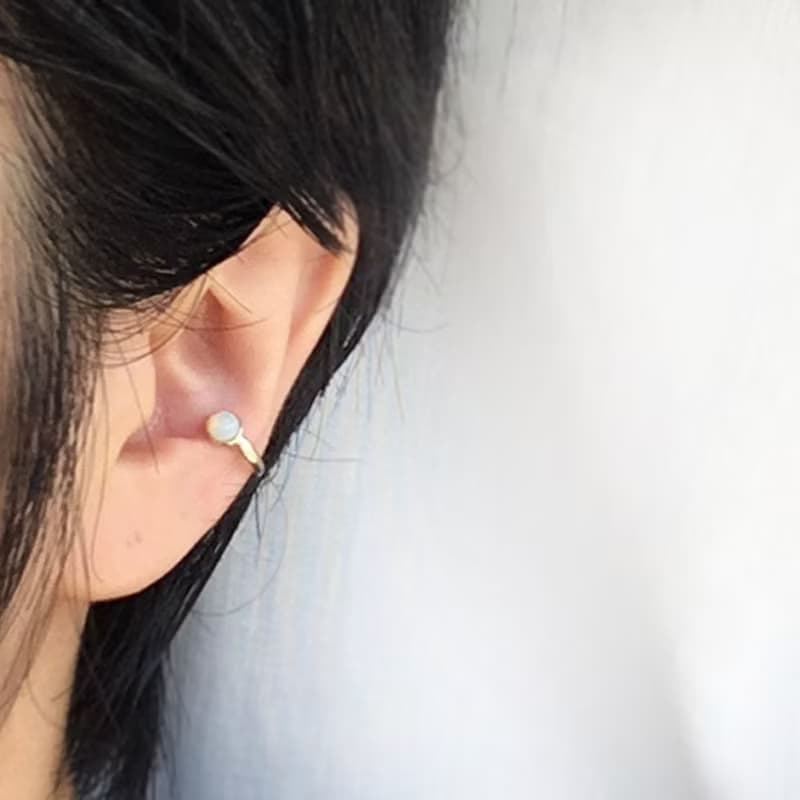 人気片耳　Opal Ear Cuff Earrings