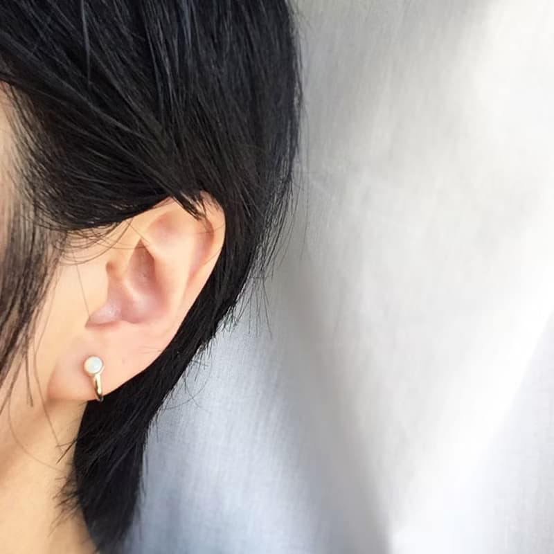 人気片耳　Opal Ear Cuff Earrings