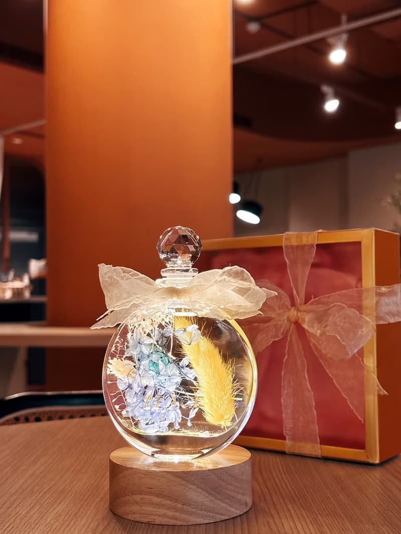 嵐緹花香室 永生花浮游花燈 生日禮物/伴手禮/永生花/乾燥花