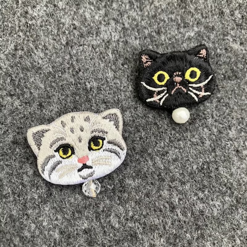 猫刺繍ブローチ　CAT Embroidery Brooch