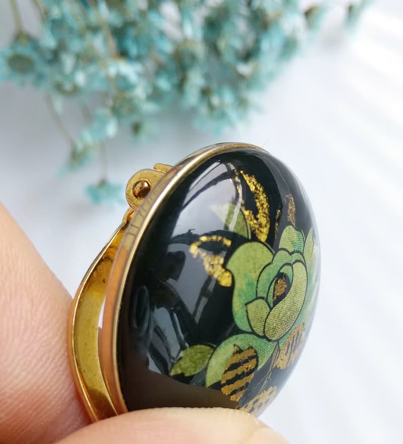 【西洋古董飾品】黑底 小巧 綠玫瑰 圍巾夾 絲巾扣 絲巾夾