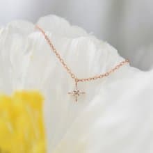 細緻十字星芒純銀項鍊 | 時尚鎖骨鍊。兩色可選