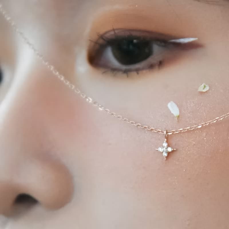細緻十字星芒純銀項鍊 | 時尚鎖骨鍊。兩色可選