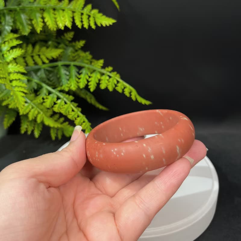 獨特 南紅瑪瑙伴生礦手鐲 56MM 啞光橘紅朱砂點 自由創造減壓納財