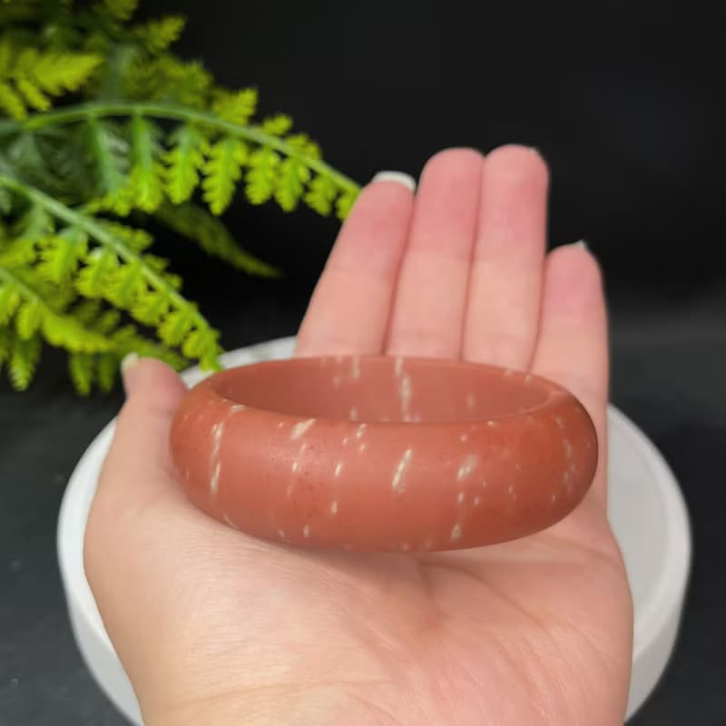 獨特 南紅瑪瑙伴生礦手鐲 56MM 啞光橘紅朱砂點 自由創造減壓納財
